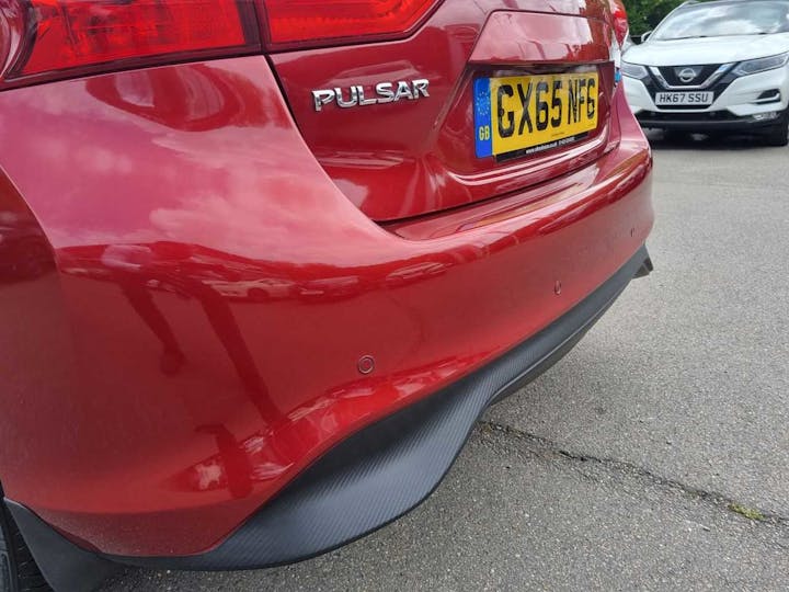Red Nissan Pulsar Acenta Dci 2015