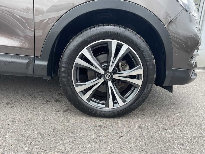 Brown Nissan Qashqai Dig-t N-connecta 2019