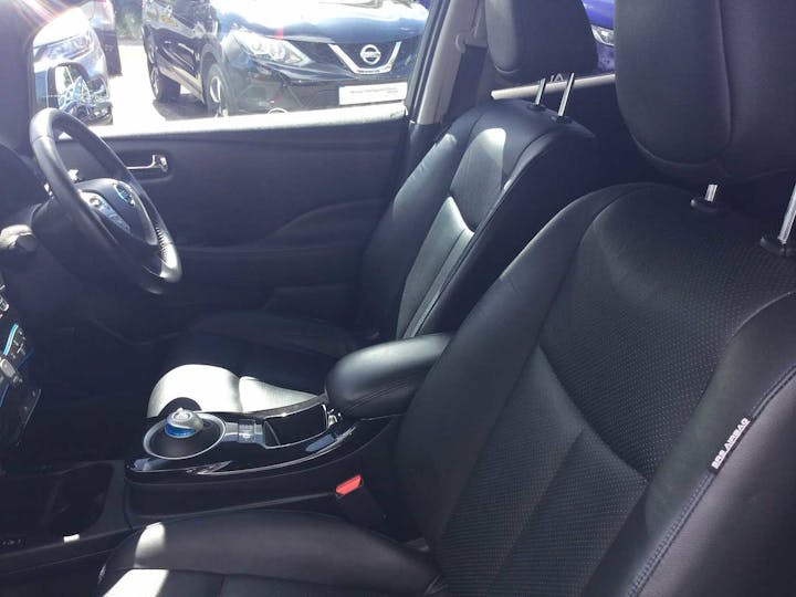 Grey Nissan LEAF Tekna 2017