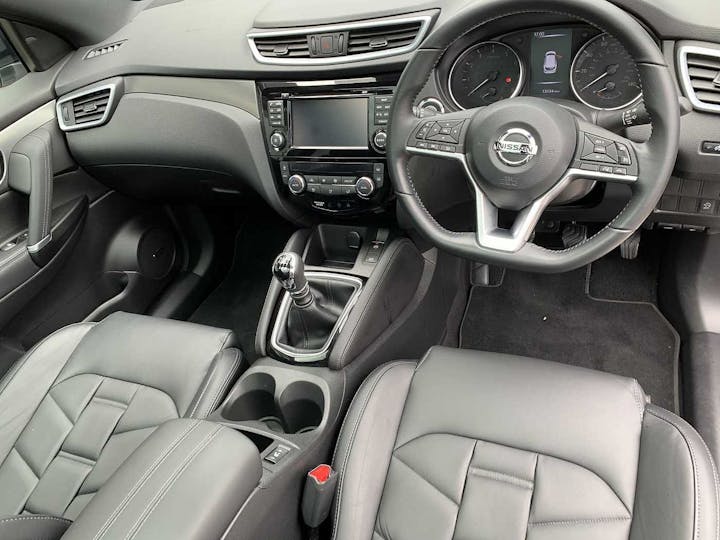White Nissan Qashqai Tekna Plus Dig-t 2017