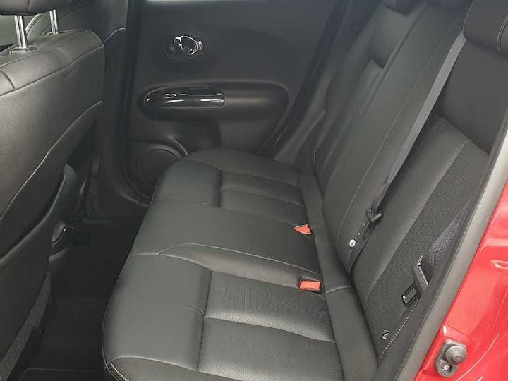 Red Nissan Juke Tekna Xtronic 2018
