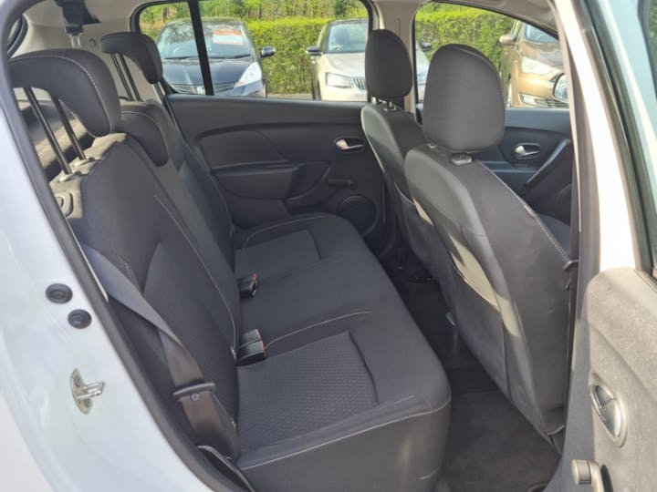 White Dacia Sandero 1.0 Comfort Sce 2019