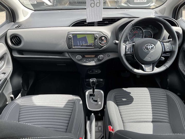 White Toyota Yaris VVT-i Design M-drive S 2015