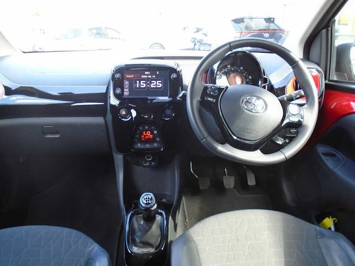 Red Toyota Aygo VVT-i X-clusiv 2021