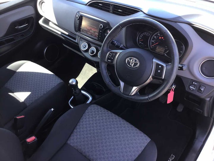 White Toyota Yaris VVT-i Icon 2015