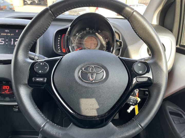 White Toyota Aygo VVT-i X-trend 2019