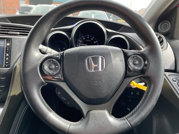 Red Honda Civic 1.8 I-vtec SE Plus Navi 2015