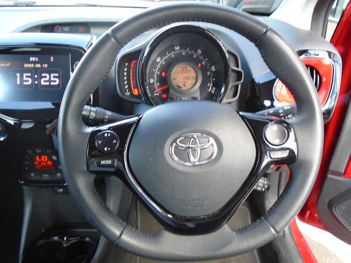 Red Toyota Aygo VVT-i X-clusiv 2021